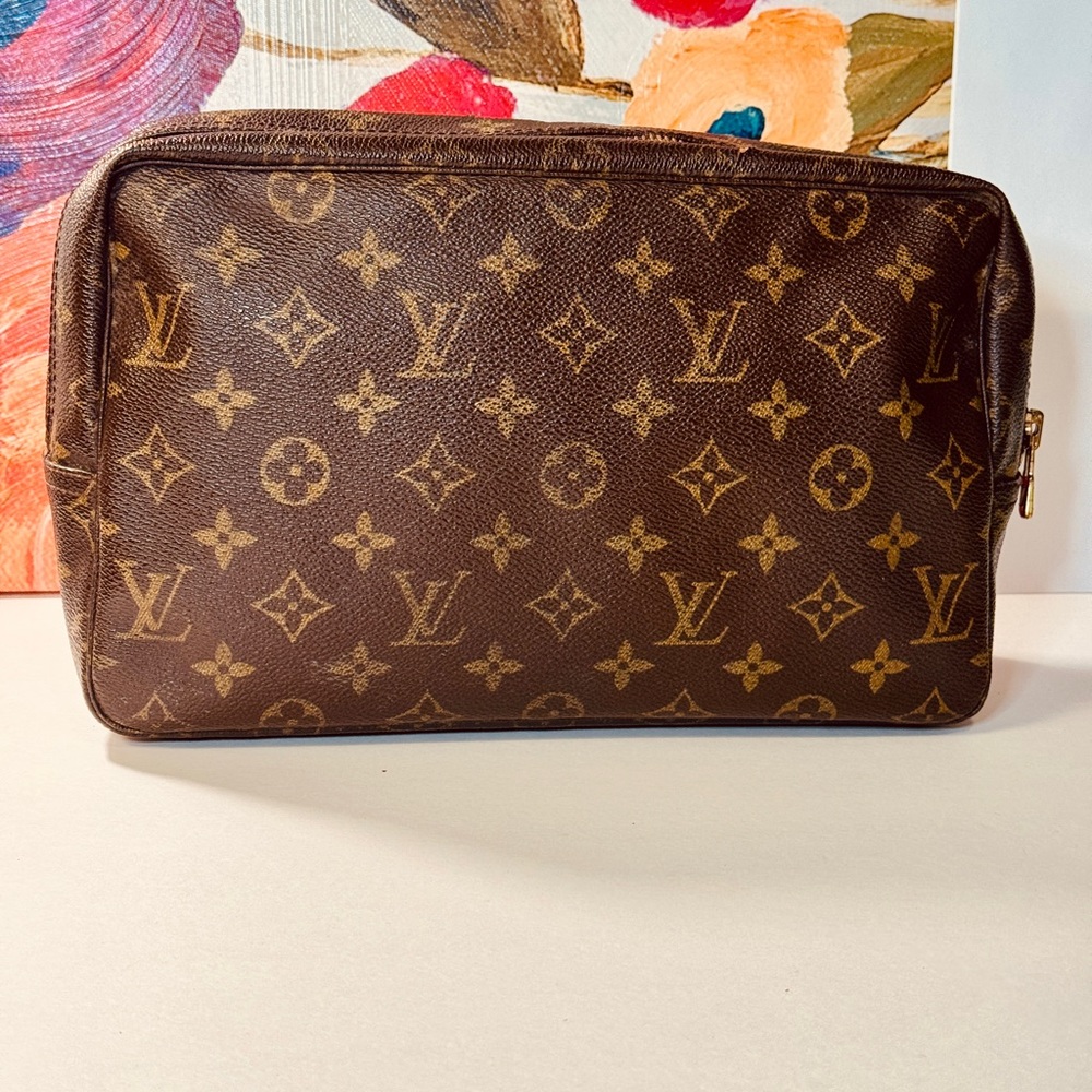 Louis Vuitton Brown and Gold Monogram Toiletry bag - Picture 14 of 15